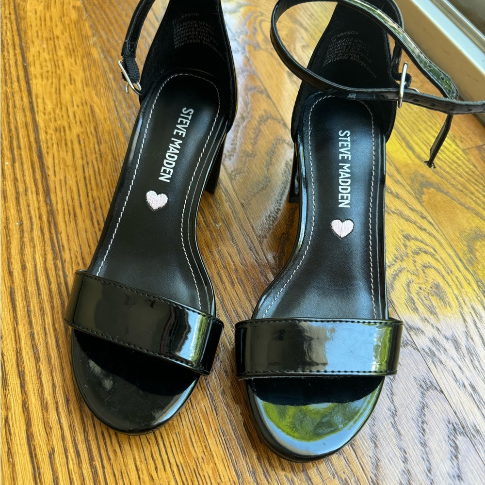 Steve Madden kid’s Black Ankle-Strap heels size 1